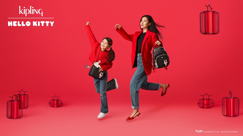 Key Visual_Master Version_SS23 Kipling x HelloKitty.jpg