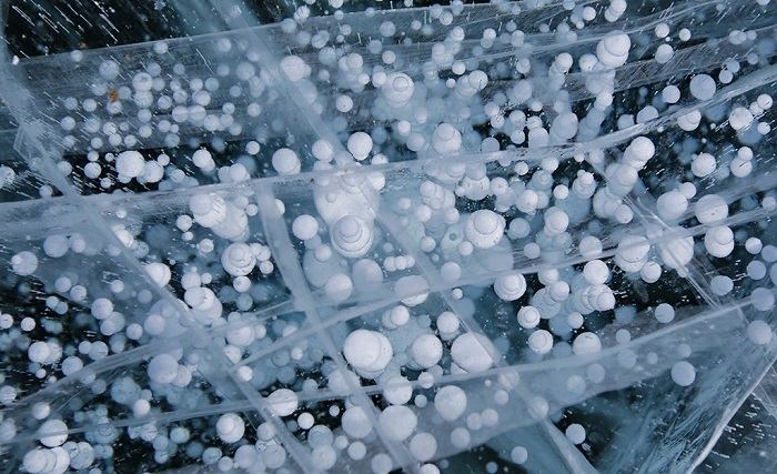 贝加尔湖冰气泡
