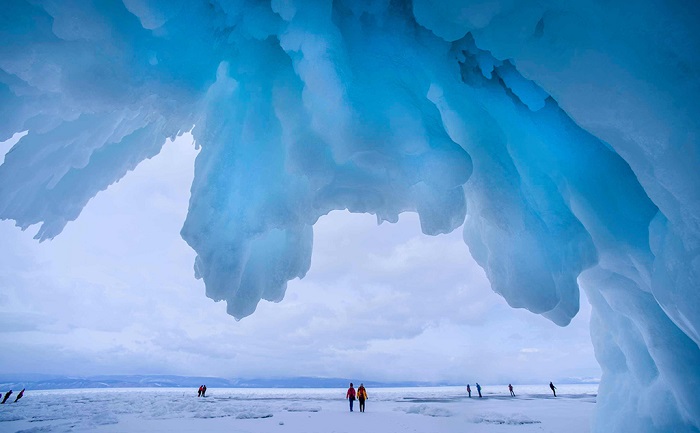 冰天雪地的俄罗斯贝加尔湖上