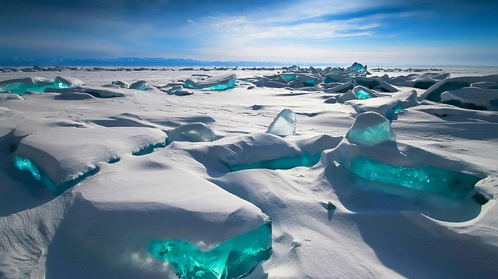 西伯利亚贝加尔湖冬蓝冰