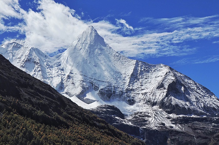 央迈勇雪山美景