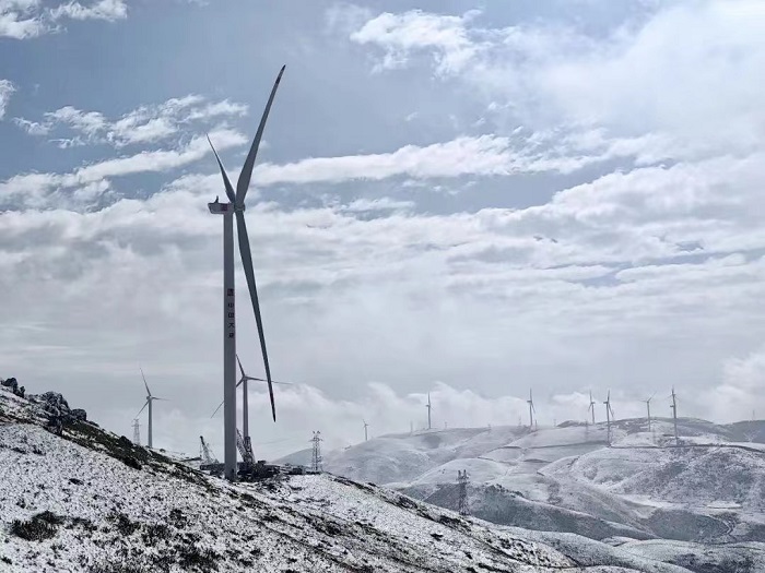 首台风机在冰雪中实现投产发电