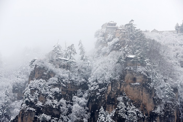 05——4月4日，在甘肃省平凉市崆峒山上拍摄的雪景。