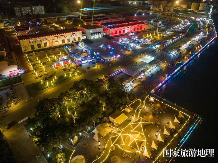 1、2023年5月22日，广西防城港市，“北港故里”历史文化中心夜景璀璨。（何华文）