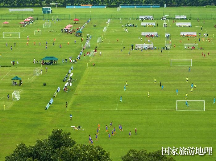 9、2023年7月19日，航拍广西梧州体育训练基地比赛现场。（何华文）