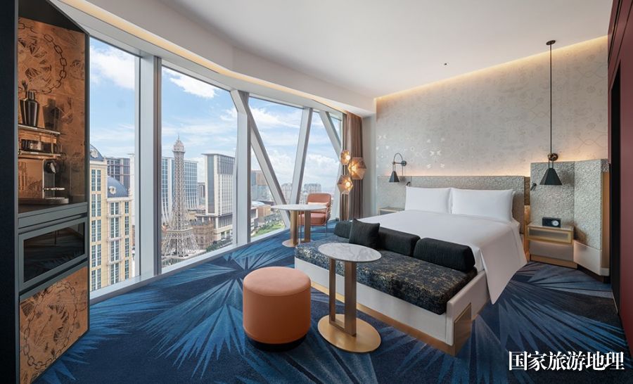 WHO_Spectacular_King_Bedroom_Cotai_View.jpg