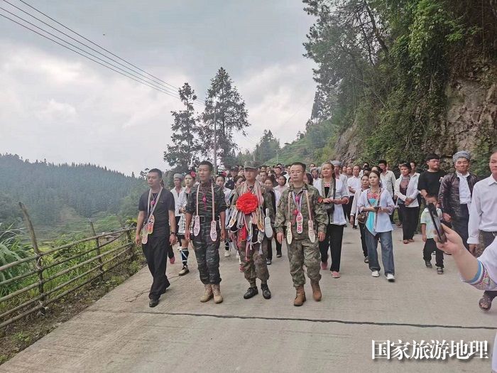 图为  高增乡欢送新兵现场