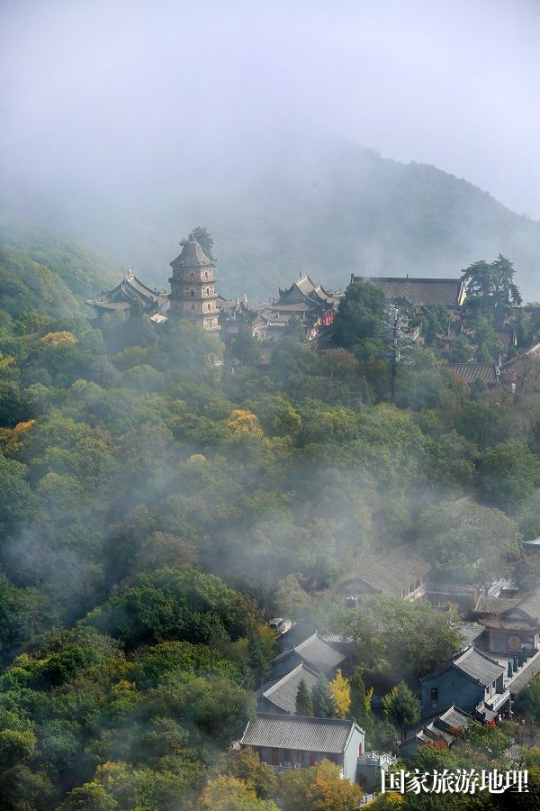 03——10月7日拍摄的甘肃省平凉市崆峒山雨后云海美景。