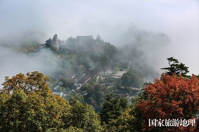 06——10月7日拍摄的甘肃省平凉市崆峒山雨后云海美景。