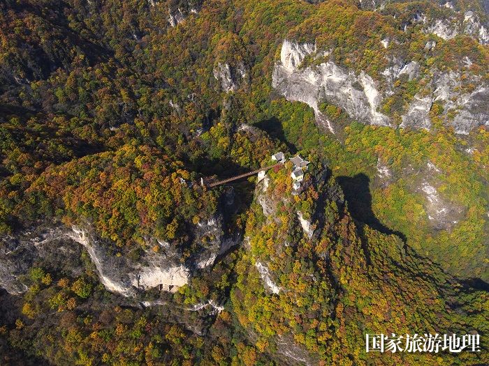 05——10月19日拍摄的甘肃省平凉市崆峒山秋日风光（无人机照片）。