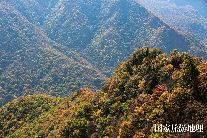 11——10月19日，甘肃省平凉市崆峒山上秋日美景如画。