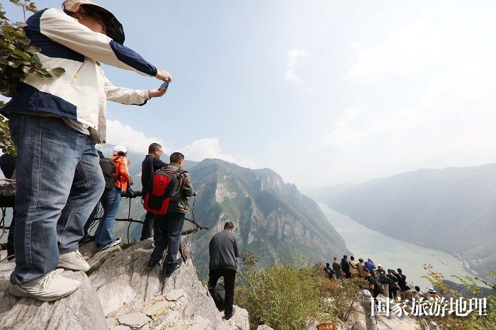 图12：巫山摄影人聚焦驰名中外的十二峰奇景。唐金生摄