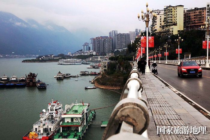 图14：重庆消防救援码头为确保巫山国际红叶节水路安全，随时准备应急。2023年11月25日，摄于重庆巫山大宁湖消防救援码头。唐金生