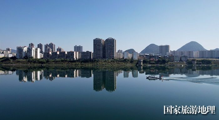 图13：12月7日，在珠江上游融江广西柳州市融安县城段拍摄是冬日城市美景。（无人机照片，谭凯兴 摄）