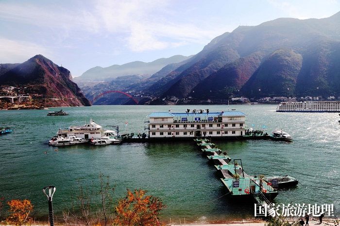 图16：中国海事为长江三峡巫山国际红叶节水域确保安全。2023年12月13日，摄于重庆巫山港区。唐金生