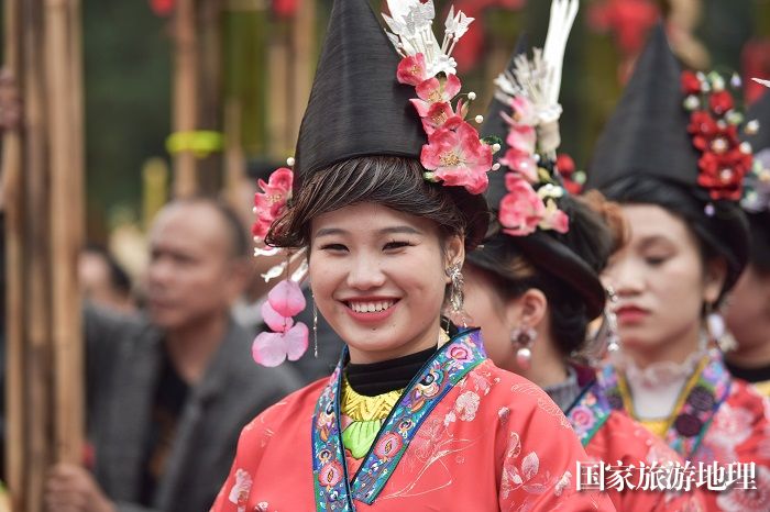 2023年12月13日，在贵州省从江县斗里镇台里村,身着盛装的苗族群众在参加一年一度的芦笙节活动。3
