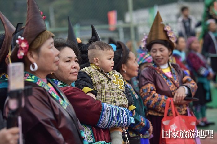 2023年12月13日，在贵州省从江县斗里镇台里村,身着盛装的苗族群众在参加一年一度的芦笙节活动。6