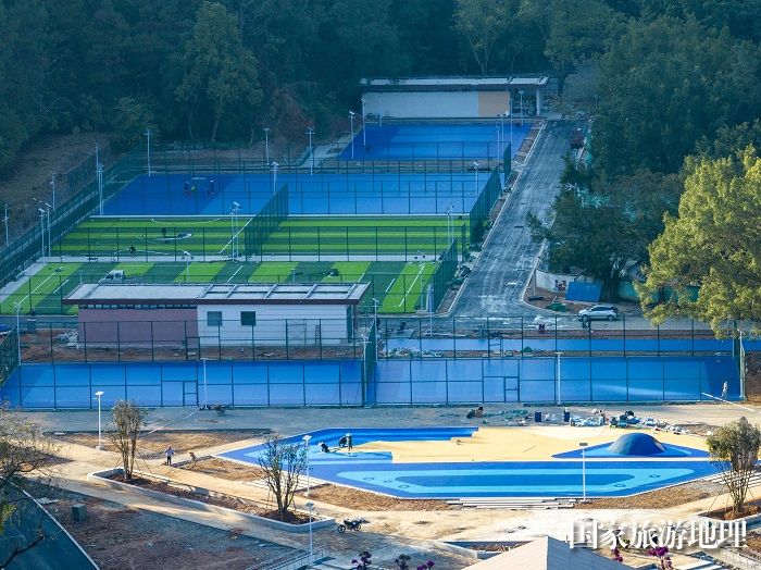 1、2023年12月25日，广西梧州市太和体育公园建设现场。（何华文）