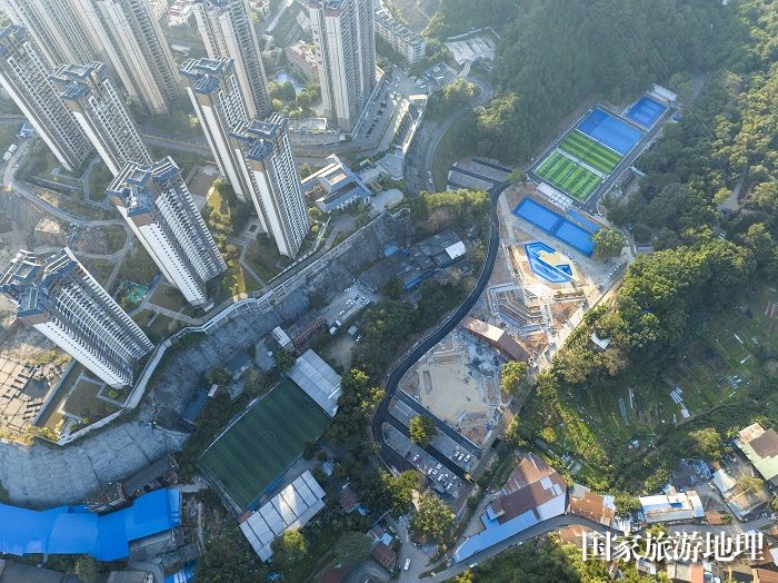 7、2023年12月25日，广西梧州市太和体育公园建设现场。（何华文）