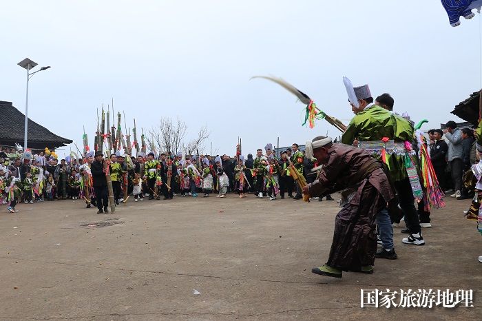 祭祖绕场表演