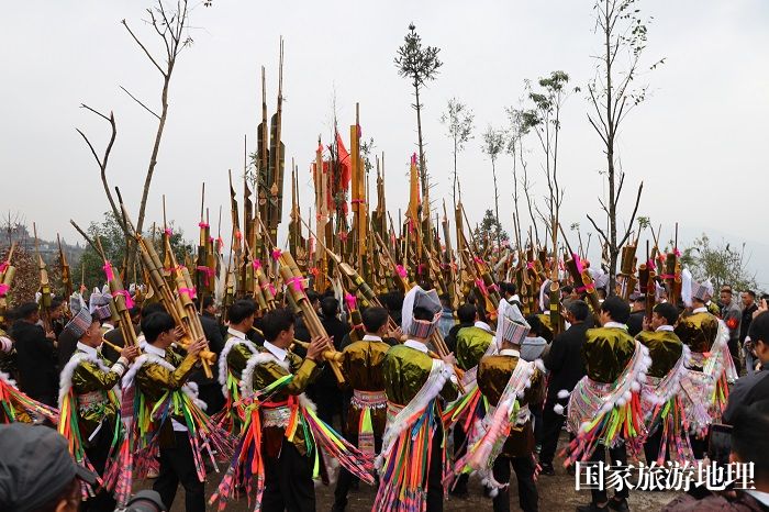 百人齐奏芦笙比响亮