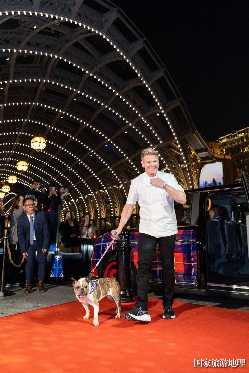 Gordon Ramsay making a notable red-carpet entrance at Gordon Ramsay Pub & Grill at The Londoner Macao_2.jpg