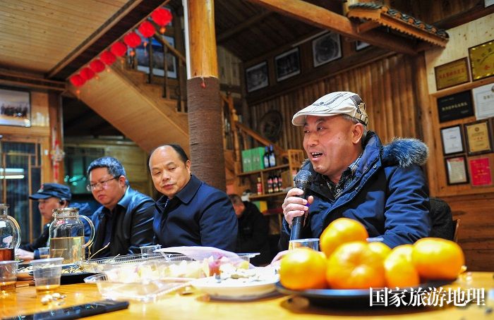 县文联摄影家协会主席陈光标作了2023年工作总结。