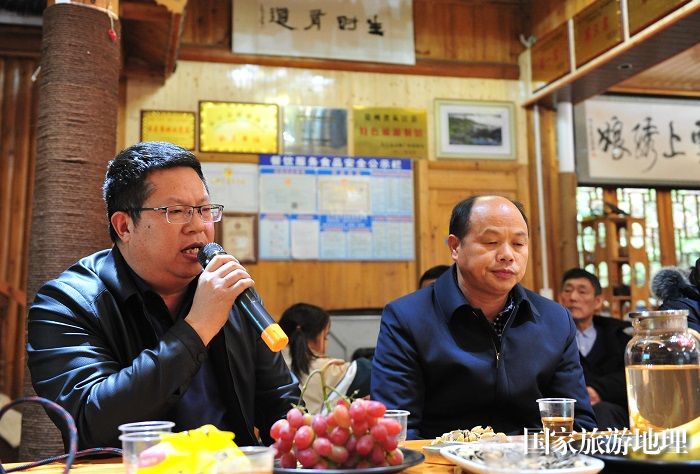 县委宣传部副部长、县文联主席陈贤辉作了指导讲话。