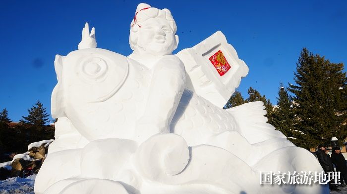 春节临近，遍布大街小巷、公园广场的雪雕，为地处祖国西北边陲的雪都阿勒泰增添了一道道靓丽风景。 (12)