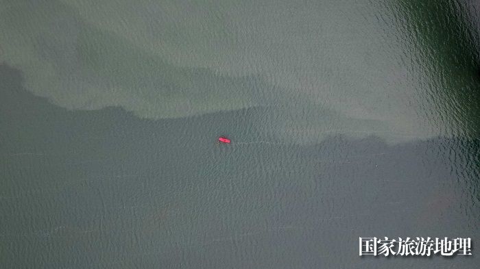 图11：2月4日，珠江上游融江广西柳州市融安县城段出现的“泾渭分明”景观。（无人机照片，谭凯兴 摄）