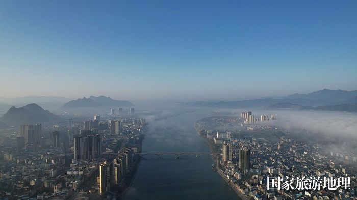 图5：2月11日，在珠江上游融江广西柳州市融安县城段拍摄的早春美景。（无人机照片，谭凯兴 摄）