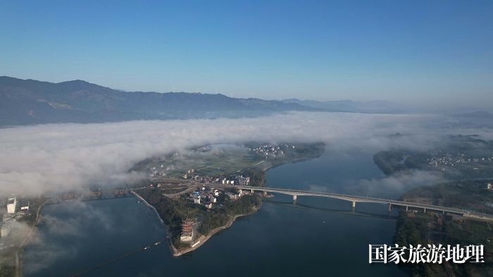 图7：2月11日，在珠江上游融江广西柳州市融安县城段拍摄的早春美景。（无人机照片，谭凯兴 摄）