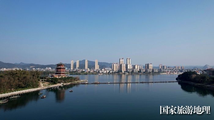 图3：3月2日，拍摄的珠江上游融江广西柳州市融安县城段江面春日美景。（无人机照片，谭凯兴 摄）