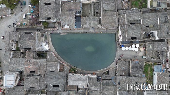 2024年3月14日，无人机航拍的安徽省黄山市黟县宏村月沼景色。廖祖平摄