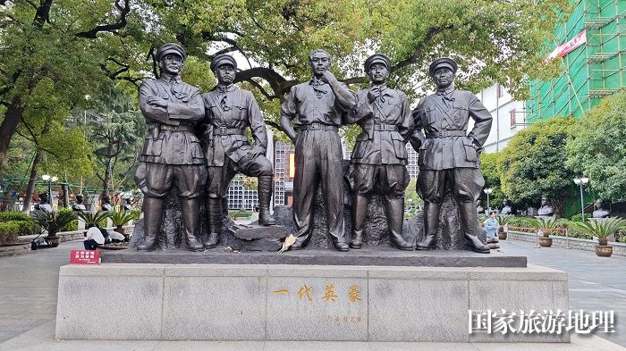 2024年3月24日，江西南昌八一南昌起义纪念馆，南昌起义领导者周恩来、贺龙、叶挺、朱德、刘伯承雕像。