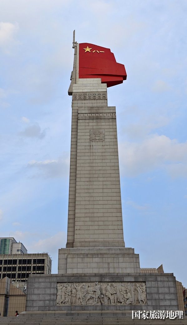 2024年3月24日，江西南昌八一南昌起义纪念塔，塔顶为鲜艳八一军旗。