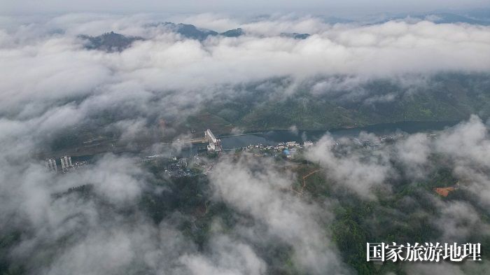 2024年4月1日航拍贵州省从江县县城云海景观。 (8)