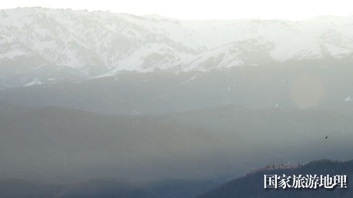 4月10日，阿勒泰，雨后雪山壮美如画。 (4)