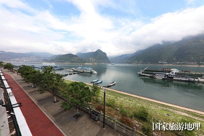 图1：长江国际黄金旅游带高峡平湖壮景。2024年4月19日。重庆巫山长江段。唐金生