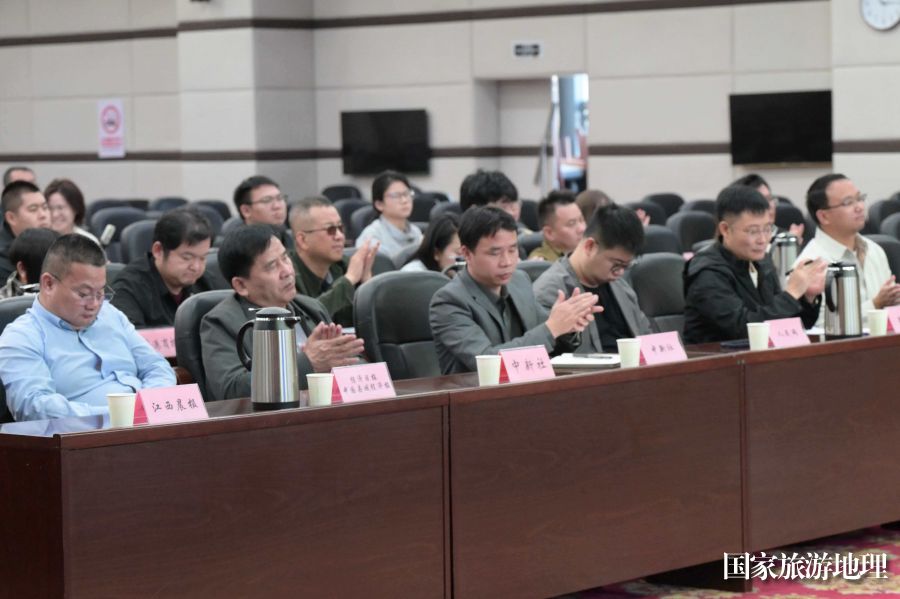 1761746645928724.jpg c5355eef1c32930d7b48312c7a18d8ec.jpg